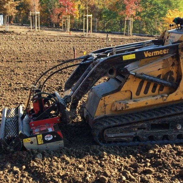 PRÍPRAVNÉ PRÁCE PRED POKLÁDKOU TRÁVNEJ MAČINY